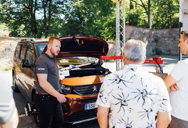 Martin Kratochvíl předvádí Car Bench Contact Evolution
