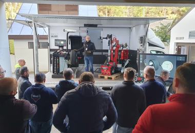 Petr Kunzl - OEM schválené vyvažovačky a montážní stroj Hunter TC39