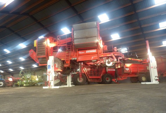 Stertil-Koni Earthlift kombajn