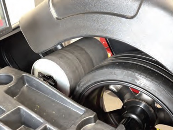 Když auto táhne ke straně